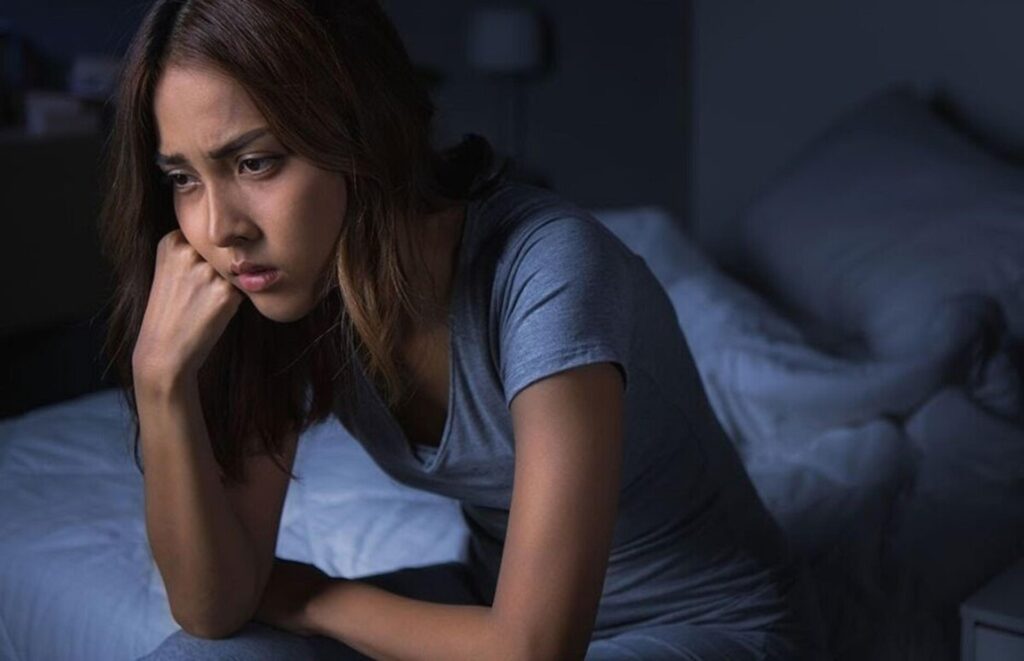 Ständig müde trotz genug Schlaf: Ursachen und Warnzeichen auf gesundheitsthemen.at