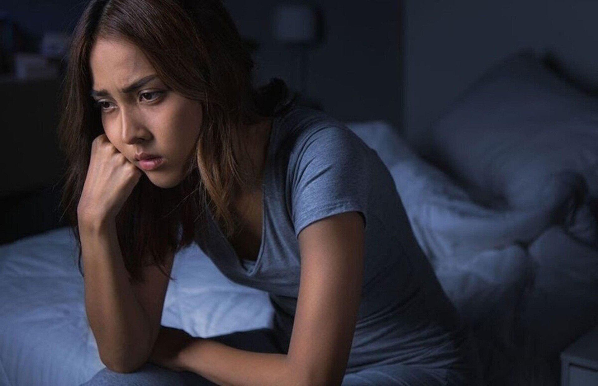 Ständig müde trotz genug Schlaf: Ursachen und Warnzeichen auf gesundheitsthemen.at